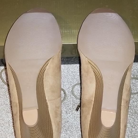 Tan suede ankle boots - Picture 4 of 4